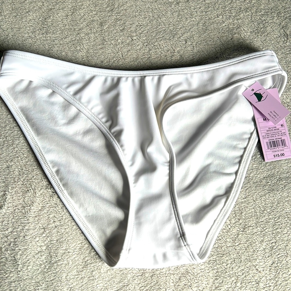 Wild Fable white bikini bottom. Size M. Never worn